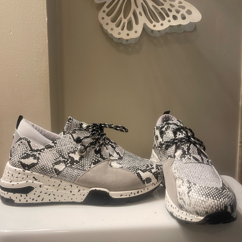 Snakeskin like tennis shoes